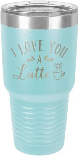 Vista 15 de Taza de viaje de acero con recubrimiento de polvo grabado con láser, con texto en inglés "I Love You A LATTE Engraved Tumbler", sin BPA
