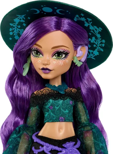 Vista 4 de Monster High Muñeca Moonspell Magic Willow Thorne The Nature Witch con audífono, sorpresa de caldero y accesorios como tarro de hierbas