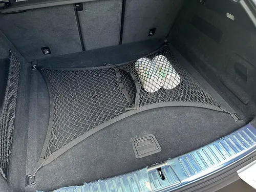 Vista 2 de Red de carga elástica para maletero para Porsche Cayenne 2019-2025 – Organizadores y almacenamiento de maletero premium – Red de equipaje