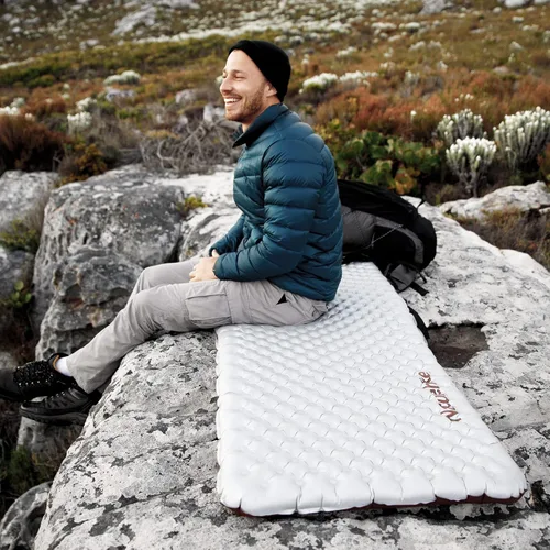 Vista 7 de Naturehike - Colchoneta ultraligera aislada con R5.8, colchón inflable de doble acolchado de 3.2 pulgadas para camping, senderismo, escalada
