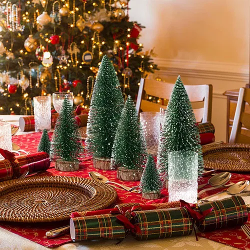 Vista 2 de 6 piezas de mini árboles de Navidad decorativos de cepillo para botellas, árboles de Navidad artificiales de mesa para interiores y exteriores, Verde