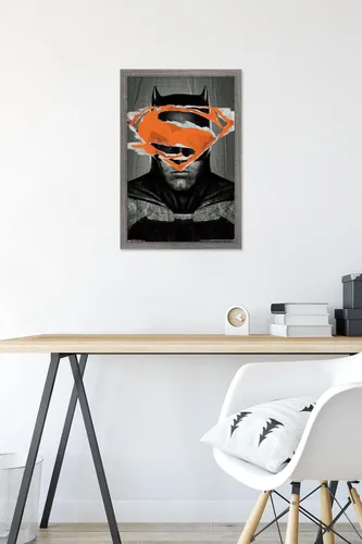 Vista 6 de Trends International DC Comics Movie - Batman v Superman - Batman Teaser Wall Poster, 14.725" x 22.375", Barnwood Framed Version Versión enmarcada
