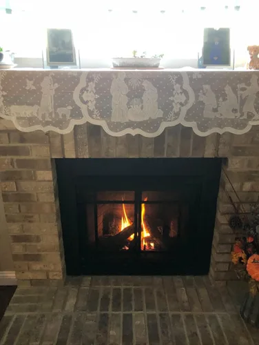 Vista 5 de DoubleWood 20 x 90 pulgadas, decoración de Navidad, bufanda de chimenea, paño de chimenea de encaje blanco con Jesús, decoraciones de Navidad