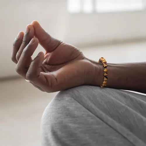 Vista 4 de Pulsera de ojo de tigre para hombres y mujeres, pulsera antiansiedad, alivio del estrés y confianza, hecha a mano, piedra natural, cuentas