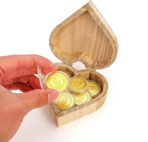 Vista 2 de TINGKU Guadalupe Monedas de boda Arras de Boda Catolica Recuerdos Para Boda con Monedas de Oro Decoracion Para Bodas con Caja de Madera