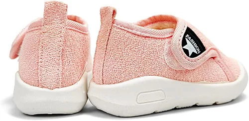 Vista 4 de OAISNIT Botas de nieve para bebés y niñas con suela de goma antideslizante, zapatos de invierno con pantuflas casuales de piel de felpa cálida