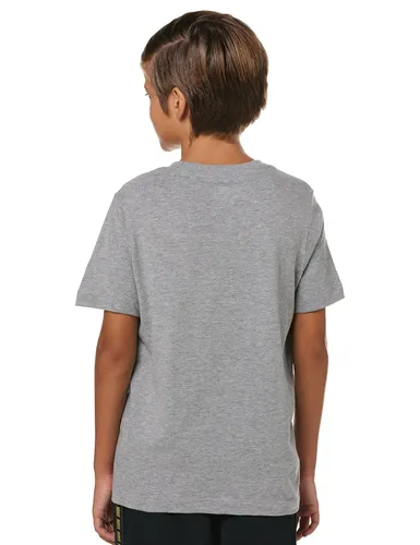 Vista 3 de Nike Camiseta Futura bordada NSW para niño (niños pequeñosniños grandes) negroblanco LG (14-16 niño grande), Mezcla
