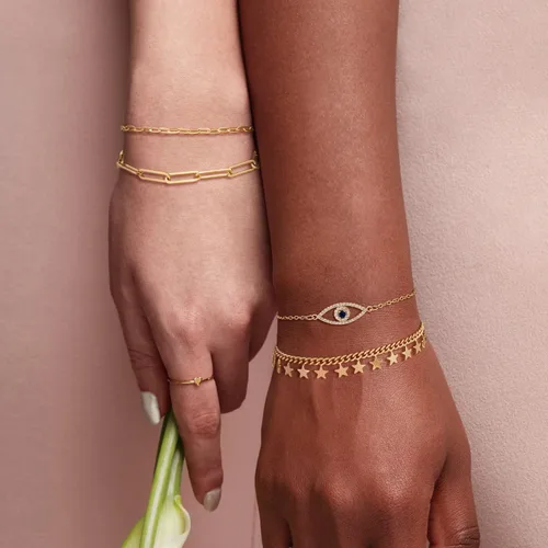 Vista 4 de Dremmy Studios Pulsera de oro para mujer, chapada en oro de 18 quilates, delicado clip de circonita cúbica, disco de moneda, estrella, cable