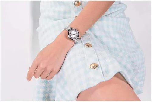 Vista 6 de GUESS Reloj para mujer de 1.299in, correa plateada con esfera plateada y caja plateada, Tono plateado
