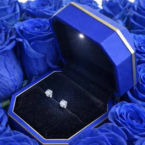 Vista 4 de Aretes de diamantes cultivados en laboratorio de peso total de 1 quilate en oro de 14 quilates