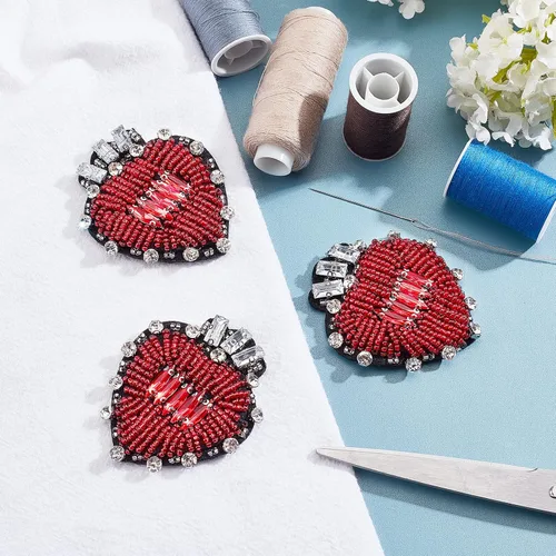 Vista 4 de INFUNLY Parche de corazón de diamantes de imitación, 3 parches de cuentas de corazón hechos a mano, corazón rojo para coser en apliques, insignias
