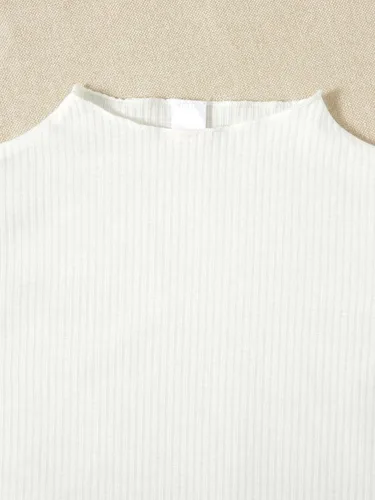 Vista 4 de OYOANGLE Conjunto de 2 piezas para niña con diseño gráfico de malla, manga de mariposa, ribete de volantes, camiseta y pantalones cortos con lazo
