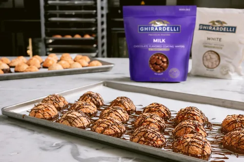 Vista 5 de Ghirardelli Obleas de revestimiento premium oscuras, 5 libras con cuchara