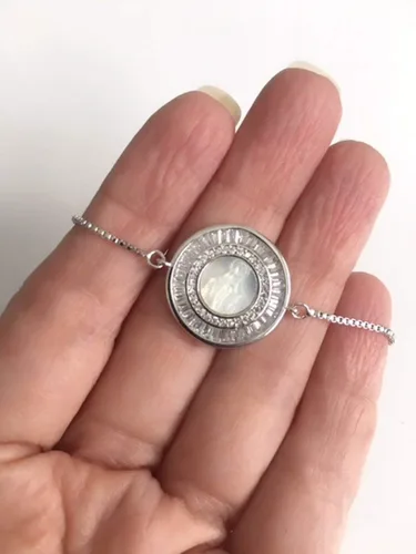 Vista 4 de Pulsera de cadena Bolo ajustable con medalla milagrosa chapada en plata Virgen de La Milagrosa