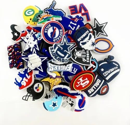 Vista 3 de Mxydulu 34 piezas de accesorios de decoración de zapatos de fútbol deportivo, pines de equipo de rugby para zuecos, accesorios de PVC para pulseras