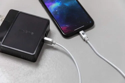 Vista 2 de mophie Cable USB-A de carga rápida con conector Lightning - Cable de 1M