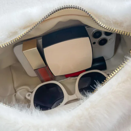 Vista 7 de Bolso de mano de felpa de piel sintética de invierno para mujer, bolsa de bola de masa mullida, mini bolso esponjoso con asa superior, bolso pequeño