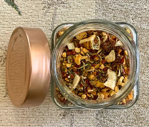 Vista 3 de Trader Joe's Soffritto - Mezcla de condimentos italianos, 2.7 onzas (paquete de 1)