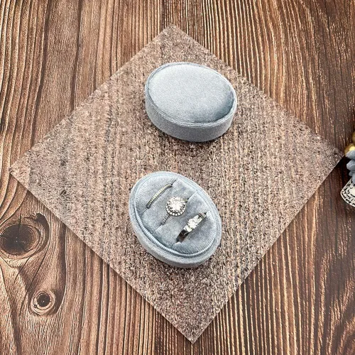 Vista 2 de Caja ovalada de terciopelo para anillos con 3 ranuras, caja de tres anillos de alta calidad, vintage, hecha a mano, organizador de joyas
