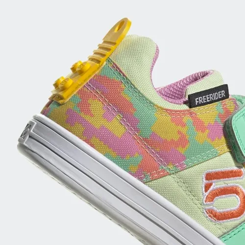 Vista 8 de adidas Five Ten Freerider x Lego - Zapatos para bicicleta de montaña para niños, Resplandor verdesemi coralorquídea de felicidad