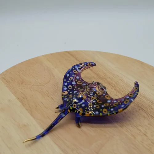 Vista 4 de Spotted Eagle Ray Stingray Fish Aqurium Marine Animal Soplado a mano Figura de cristal