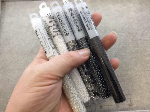 Vista 4 de Pewter Miyuki Round Rocailles 8/0 Seed Bead Duracoat galvanizado aproximadamente 0.78 oz tubo