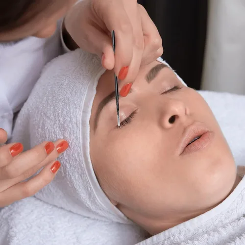 Vista 4 de Eyxformula 200 piezas desechables cepillo aplicador micro, hisopos micro libres de pelusa de precisión para extensiones de pestañas, microhisopos