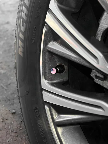 Vista 2 de Tapones universales de vástago de válvula de EE. UU., moleteado cromado negro Corrosion-Resistant Aluminum, Fits 8 mm Tire Valve for all Vehicles
