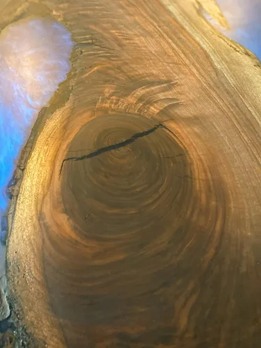 Vista 3 de Live Edge Black Walnut and Epoxy Round Dining Table