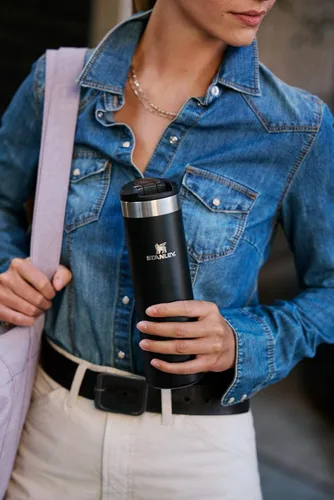 Vista 4 de STANLEY Transit FlipTop - Taza de viaje para café a prueba de fugas, acero inoxidable aislado al vacío, se mantiene caliente o fría durante horas