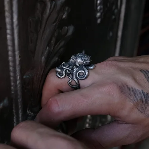 Vista 9 de BySilverStone Jewelry - Anillo hecho a mano de pulpo de plata de ley para hombre, anillo de motociclista animal de pulpo, joyería de plata