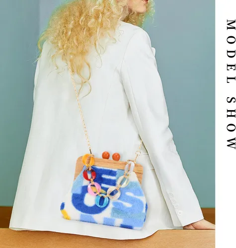 Vista 6 de Oweisong Bolso de mano de pana novedoso para mujer, bolso cruzado de piel sintética con cierre de beso de madera, bolso de hombro de felpa