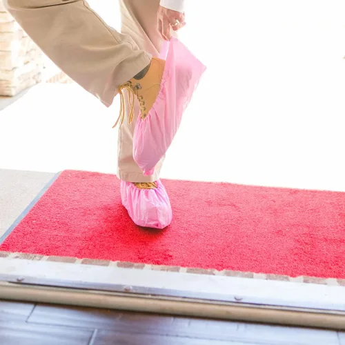 Vista 4 de ShuBee Waterproof Shoe Covers Slip-Resistant Disposable for Construction, Indoor Carpet Floor Protection - 40 Pair