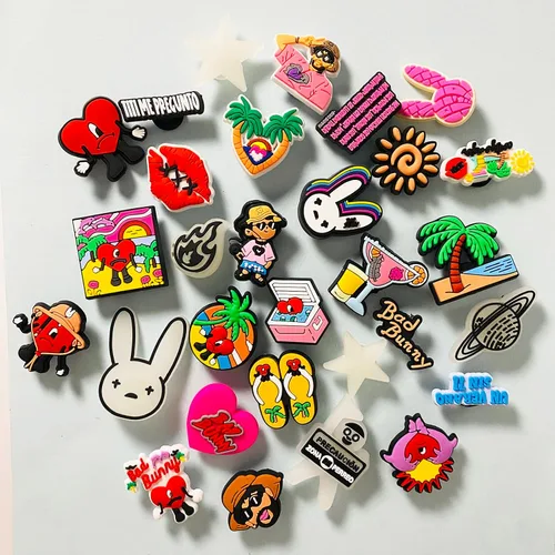 Vista 2 de Kinearcharms 30, 50, 75, 120 piezas diferentes de dijes para zapatos para decoración de sandalias para mujeres y hombres, dijes de PVC