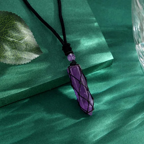 Vista 2 de QINJIEJIE Collar de cristal curativo para hombre, diseño hexagonal puntiagudo de cuerda negra, collar con dije de cristal ajustable, piedra