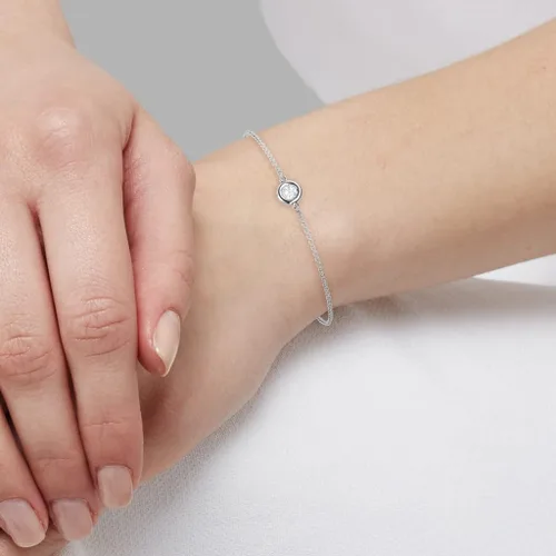Vista 4 de Pulsera minimalista de oro de 14 quilates con zafiro blanco redondo de 0,17 quilates