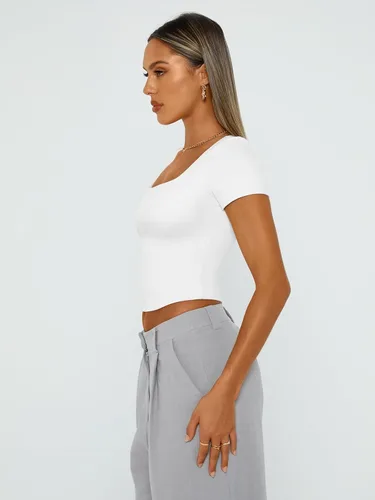 Vista 4 de Trendy Queen Camisetas de manga corta para mujer, cuello cuadrado, lindas para salir, camisetas básicas para mujer, ropa de moda de verano