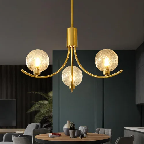 Vista 3 de Candelabro moderno negro de 3 cabezales con 3 bombillas de globo de vidrio transparente, lámparas elegantes con detalles negros, luz de techo