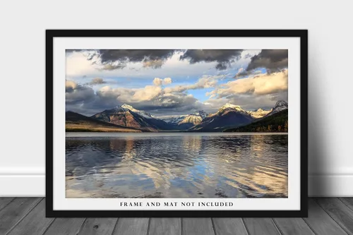 Vista 3 de Impresión fotográfica del Parque Nacional Glaciar (no enmarcado) Imagen de picos nevados en el lago McDonald en el día de otoño en Montana Montana