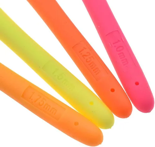 Vista 5 de Lind Kitchen 4 ganchos de ganchillo, kit de ganchos de ganchillo de encaje con mango multicolor, agujas de metal para tejer con asas suaves
