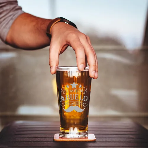 Vista 4 de El Mejor Abuelo Del Mundo - Vaso de cerveza de pinta, brújula de carácter, regalo de Abuelo, regalo para padre, regalos españoles, feliz día