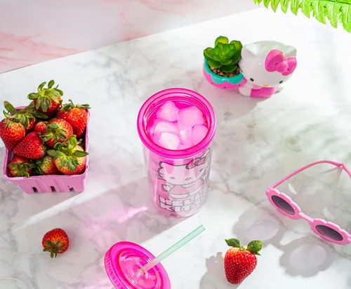 Vista 4 de Toynk Sanrio Hello Kitty Berry - Vaso de plástico para carnaval, vaso de viaje con tapa y popote reutilizable, capacidad para 20 onzas