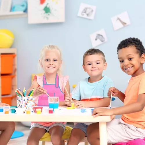 Vista 4 de GALPADA Delantal de pintura para niños, delantal de pintura, suministros de arte, delantal de plástico para niños, Rosado