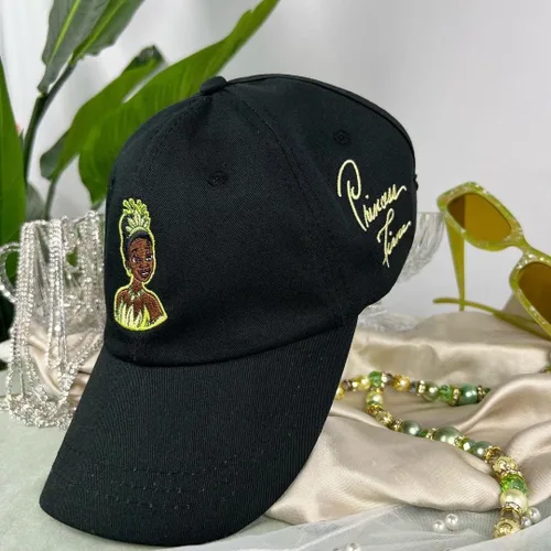 Vista 7 de CurlCap Gorra sin parte trasera para cabello natural, gorra de béisbol forrada de satén para mujer