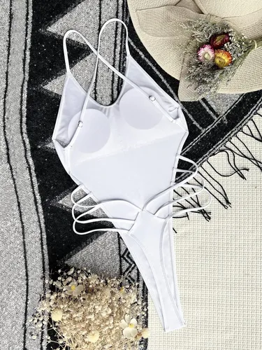 Vista 5 de OYOANGLE Traje de baño de una pieza con cuello redondo y espalda cruzada para mujer