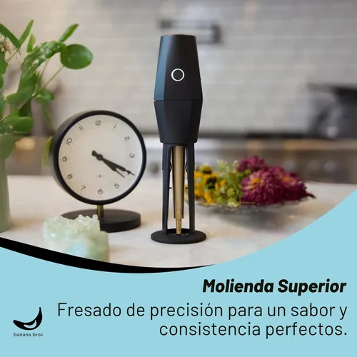Vista 4 de Banana Bros OTTO Molinillo Eléctrico Inteligente de Especias - Molinillo Automático de Hierbas con Tecnología Inteligente - Recargable vía USB Negro
