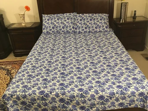 Vista 2 de El juego de 4 sábanas de 500 hilos con estampado floral azul de polialgodón de lujo incluye: 1 plano, 1 sábana bajera y 2 fundas de almohada, juego