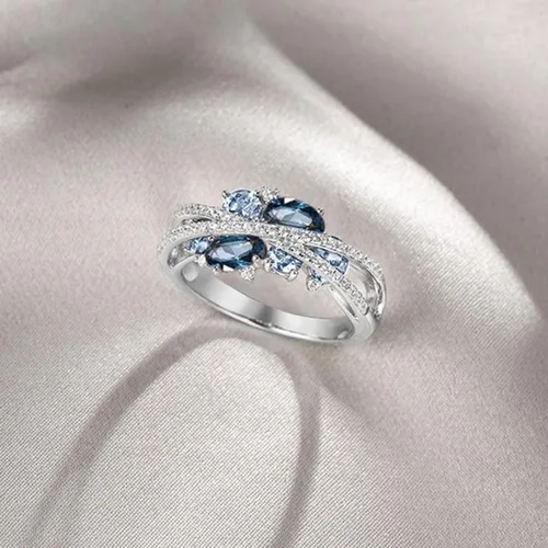 Vista 2 de Exquisito anillo de amor para mujer, en forma de X, circonita cúbica, anillo vintage brillante para uso diario, plateado, US 9, Metal, Rhinostone