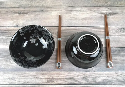 Vista 4 de JapanBargain 4689 - Juego de 2 cuencos y palillos de porcelana japonesa, cuencos de arroz y tazones de sopa, caja de regalo, fabricado en Japón