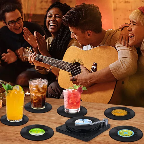 Vista 3 de Divertidos posavasos retro de discos para bebidas con soporte para reproductor de vinilo para amantes de la música, juego de 6 posavasos